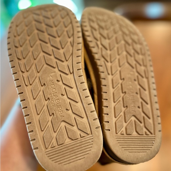 Kids Koolaburra by Uggs Boots - Picture 3 of 3